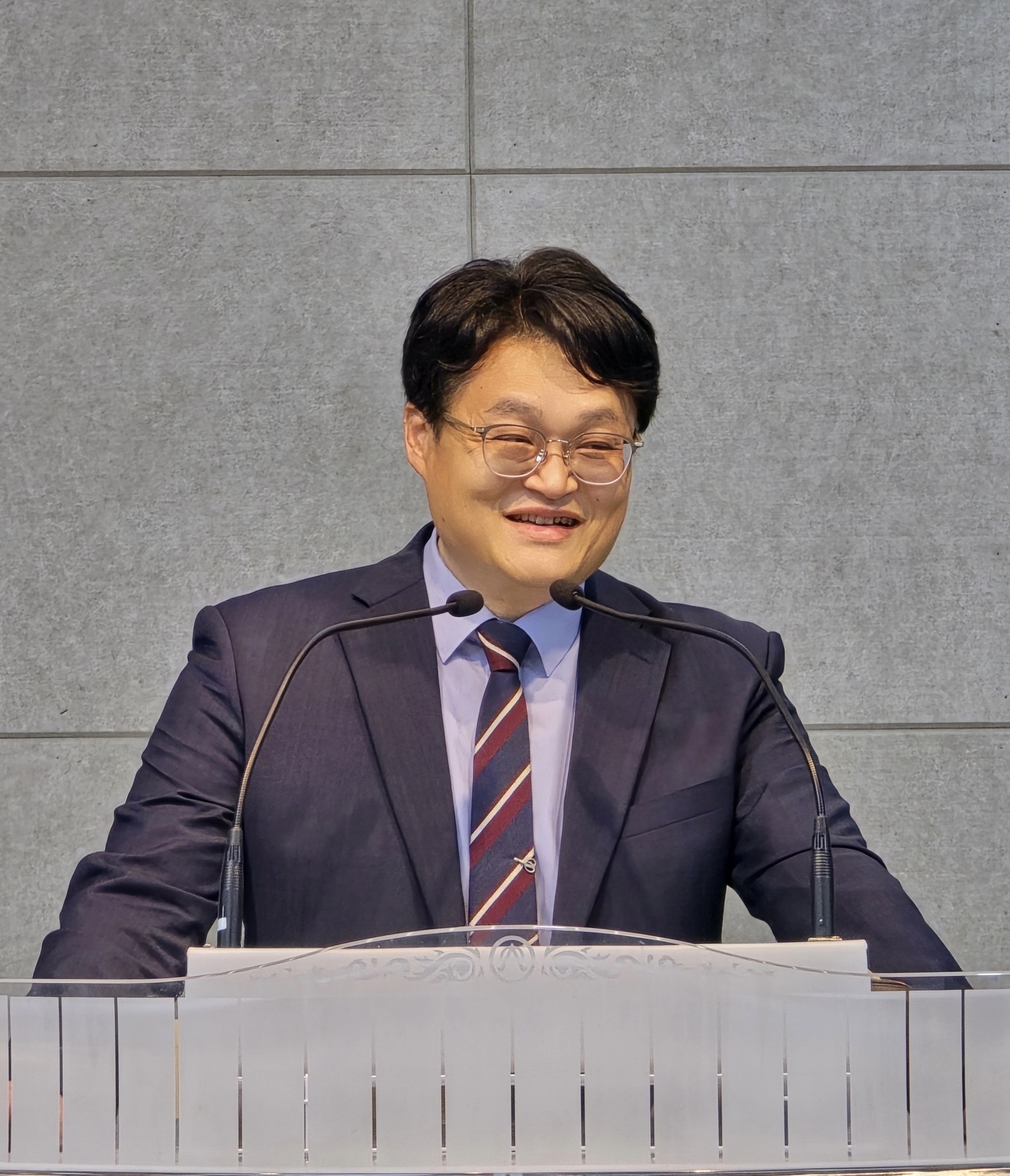 담임목사님 사진